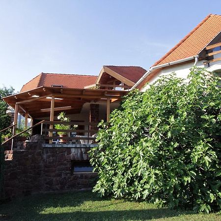 Voeroesko Apartmanhaz Revfulop Exterior photo