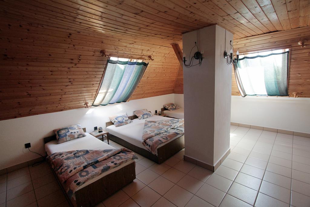 Voeroesko Apartmanhaz Revfulop Room photo