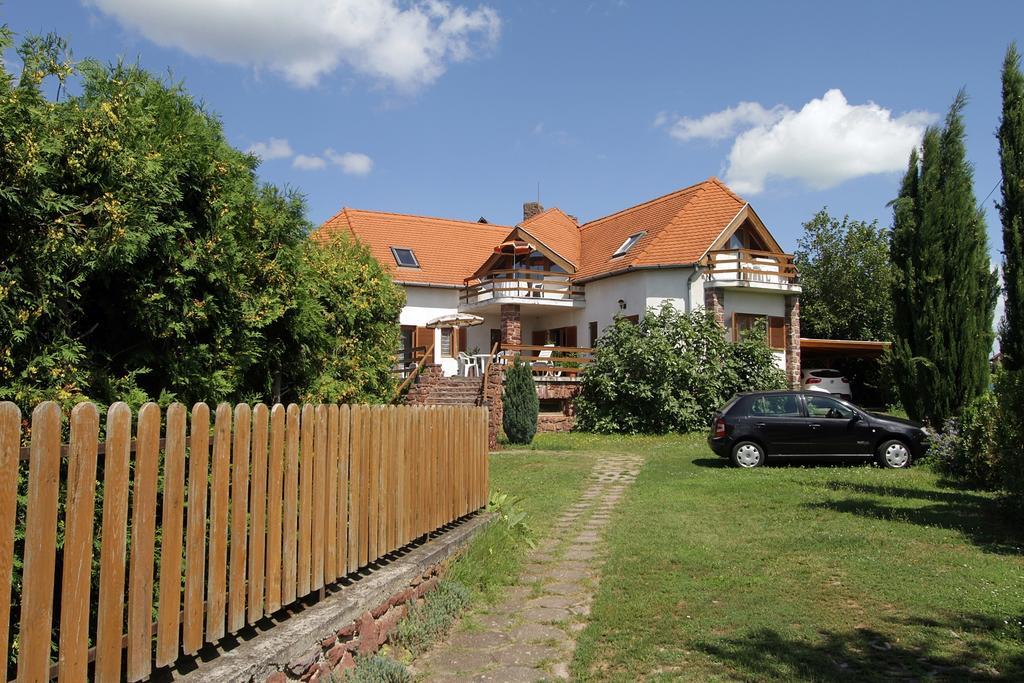 Voeroesko Apartmanhaz Revfulop Exterior photo