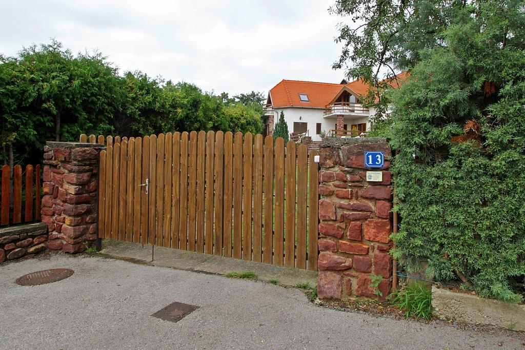 Voeroesko Apartmanhaz Revfulop Exterior photo