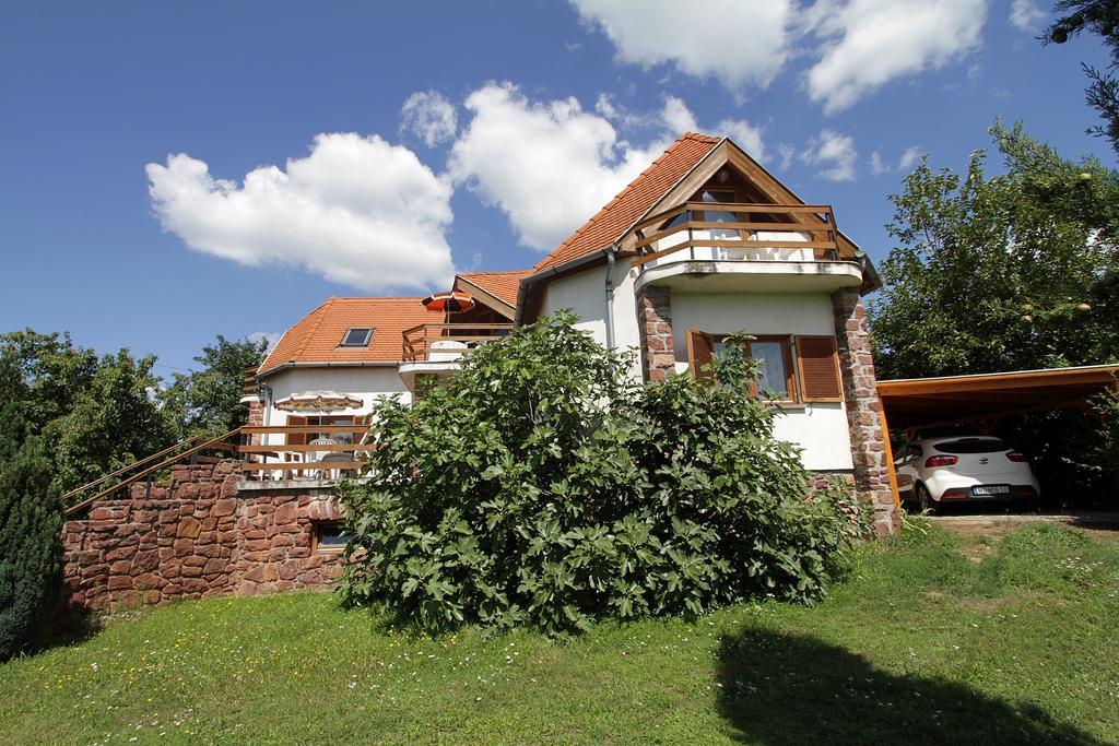 Voeroesko Apartmanhaz Revfulop Exterior photo