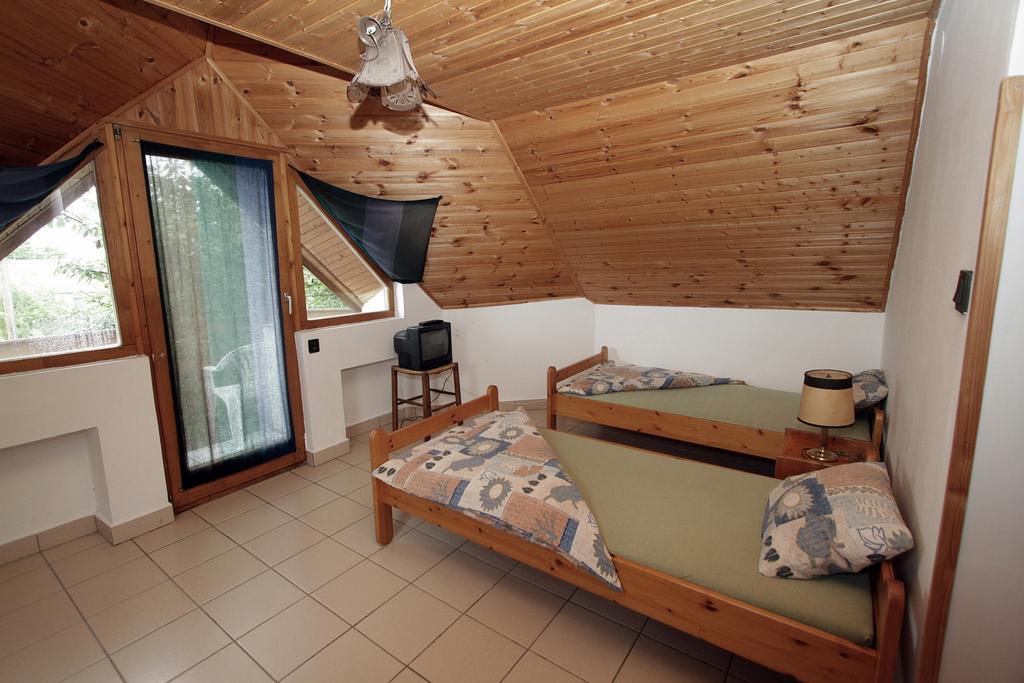 Voeroesko Apartmanhaz Revfulop Room photo