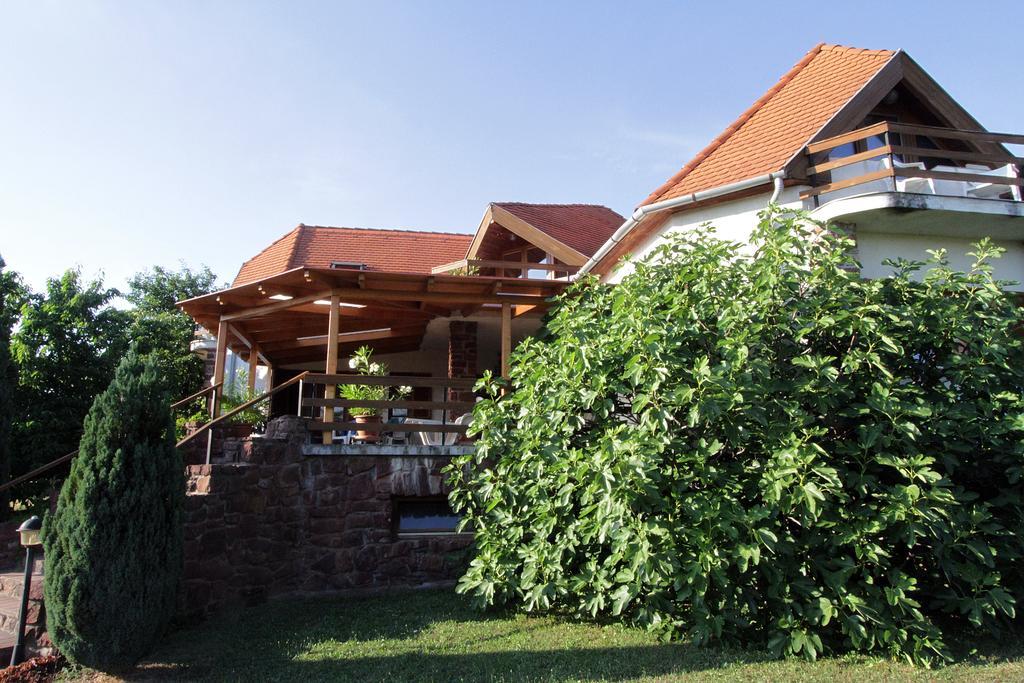 Voeroesko Apartmanhaz Revfulop Exterior photo